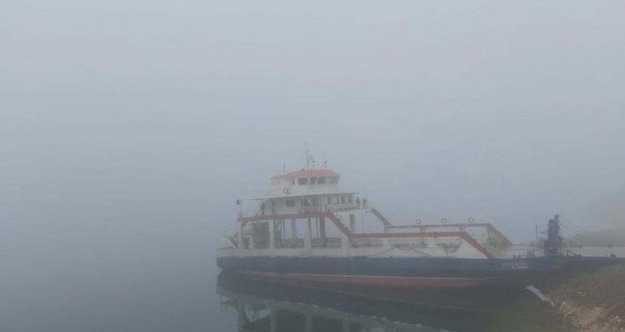 Bir şehri rüzgar vurdu! Feribot seferleri iptal edildi