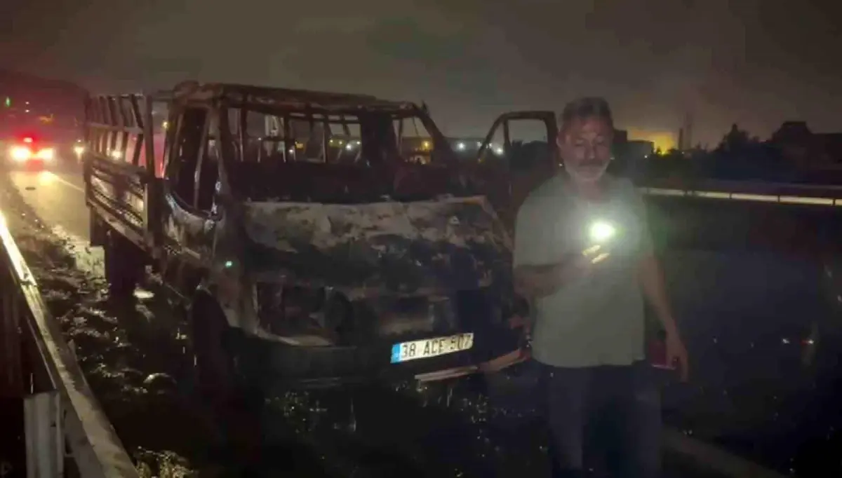 hatayda kamyonet yandi surucu tepki gosterdi GVNtOhRf