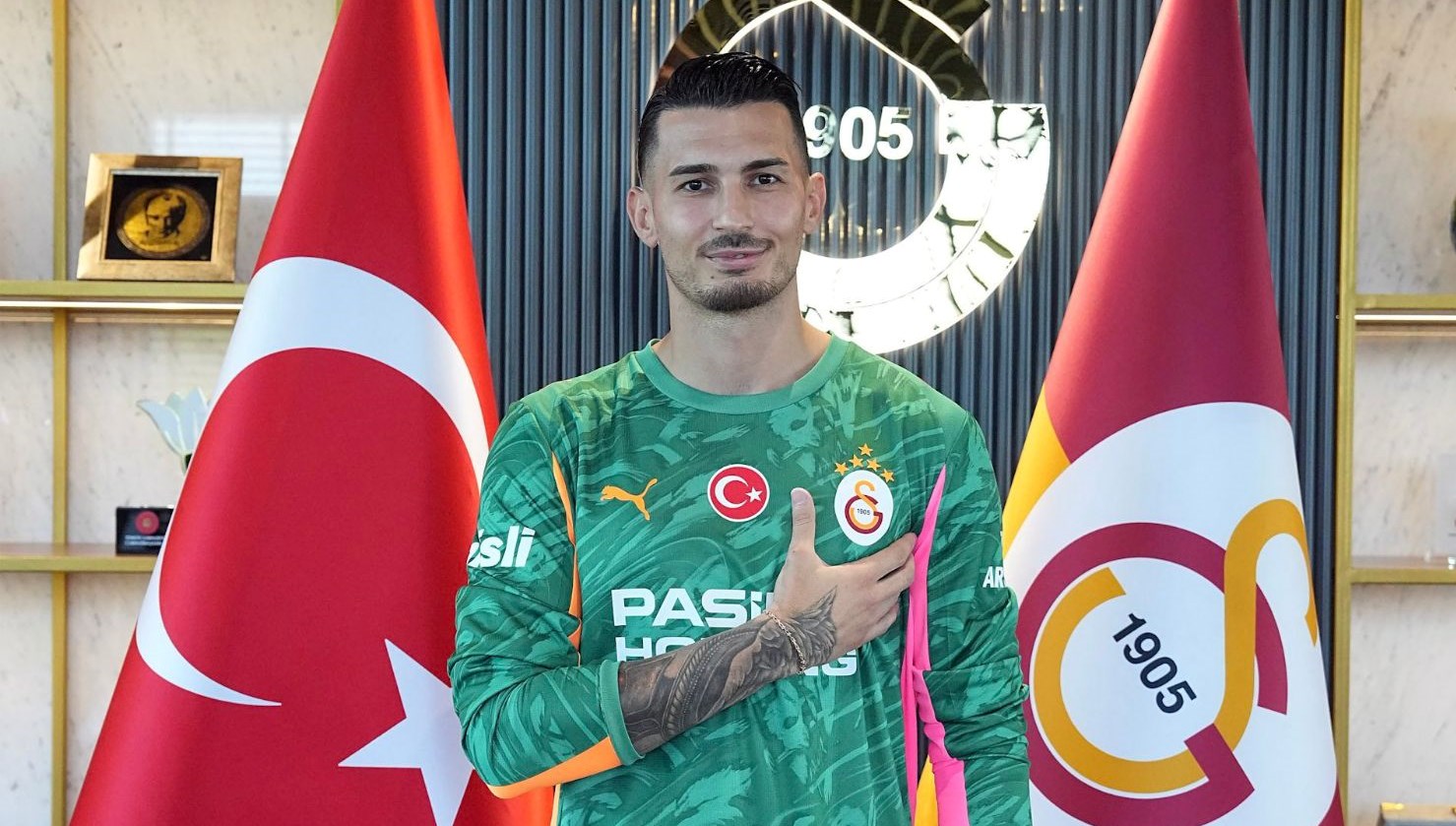 ugurcan cakir imzayi atar atmaz konustu cok ozel bir duygu pwSNeRLu