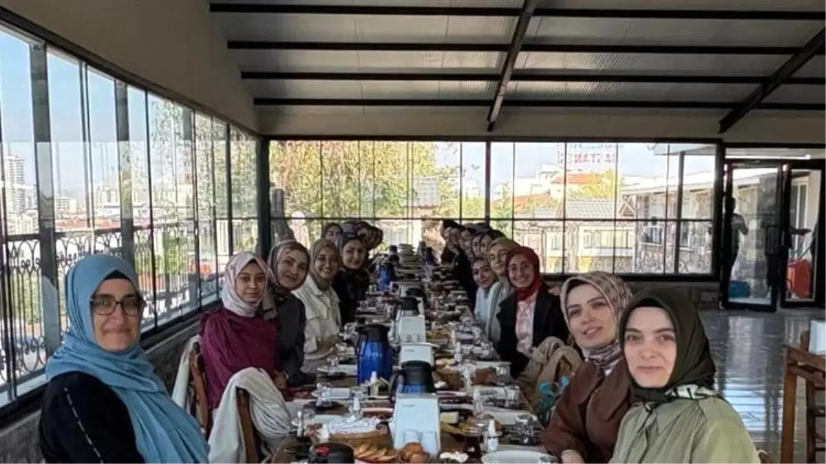 afyonkarahisarda genc kiz ogrencilere yonelik kahvalti programi duzenlendi lFOHPZjP.jpg