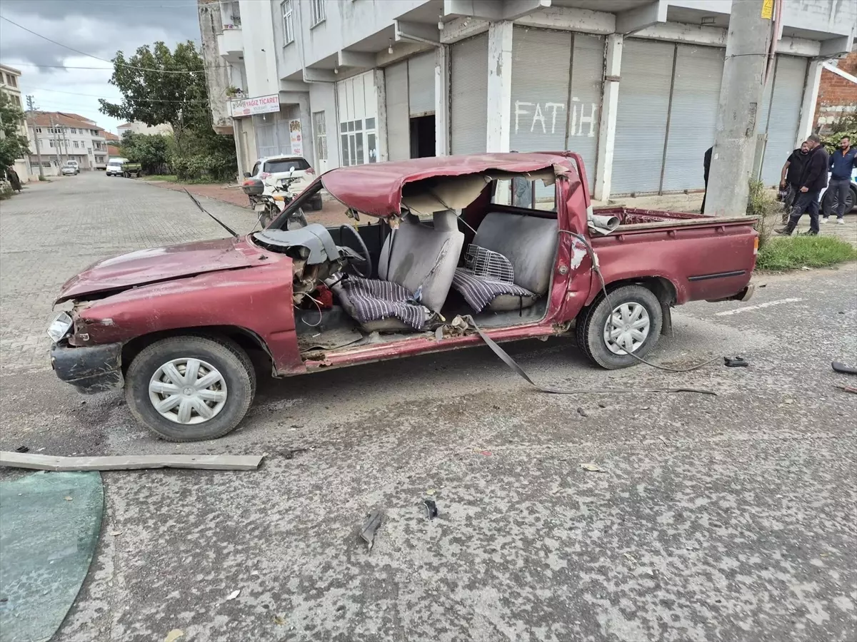 Bafra’da Kamyon-Pikap Çarpışması: 2 Yaralı