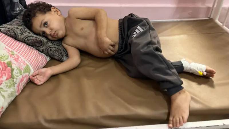 gazzeli cocuklar israilin tahliyelere izin vermesini beklerken oluyor 93OSLk8U.jpg