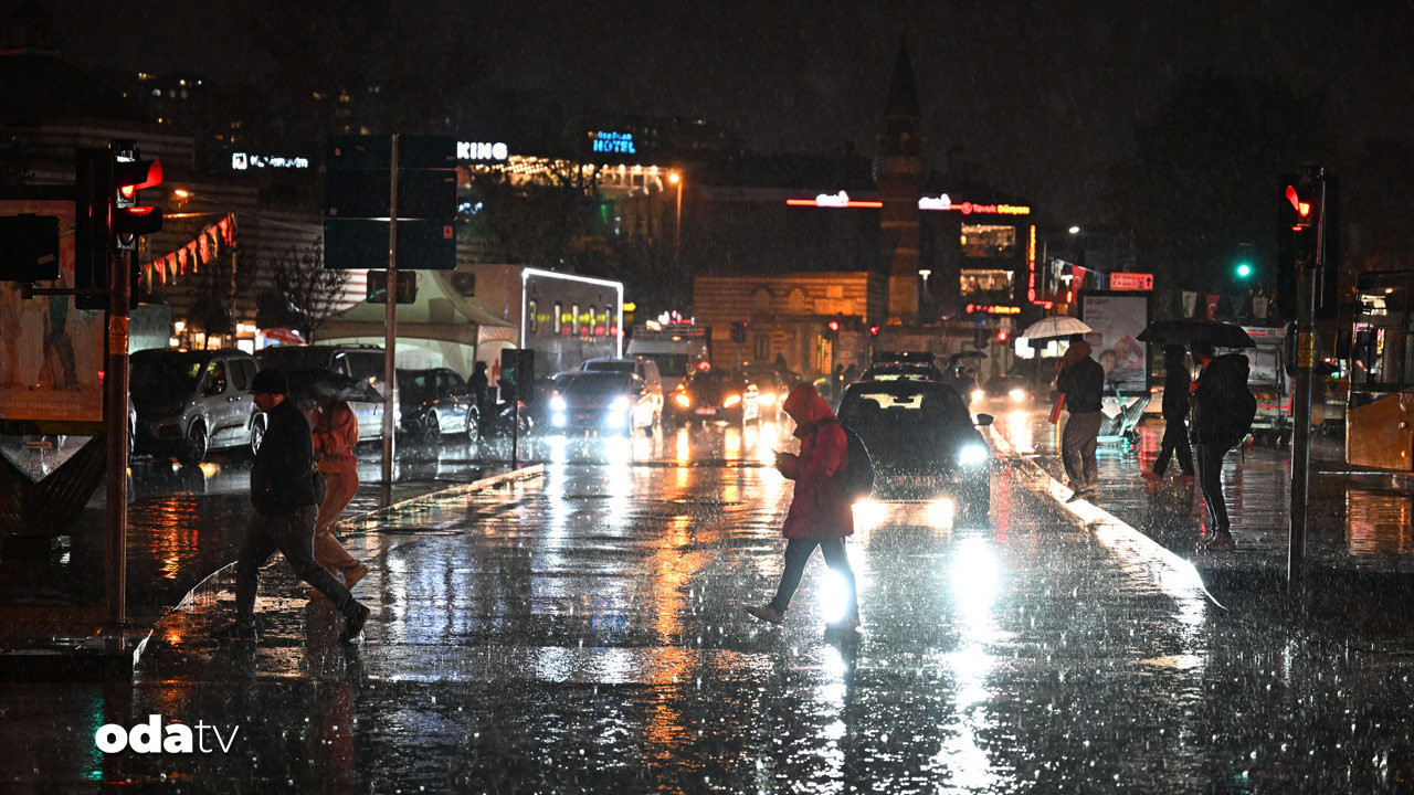 istanbulda simsek firtinasi beklenen saganak basladi xHFkE64S.jpg