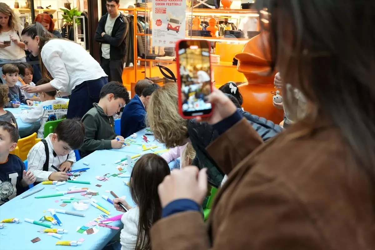 kirmizi karavan projesi ile cocuklar gelecege umut tasiyor ejCFxsin.jpg