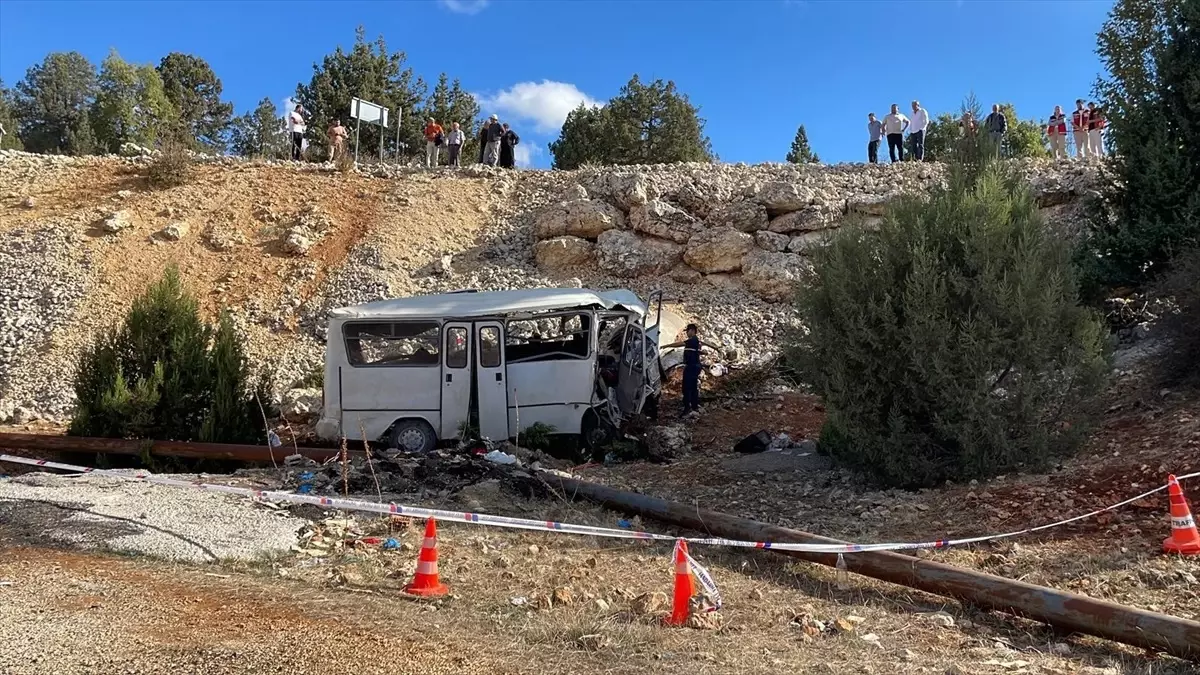 mersinde tarim iscilerini tasiyan minibus kaza yapti R9dbZz1n