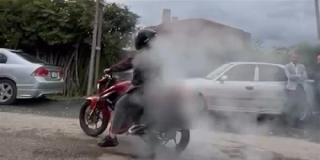 Motosikletiyle ‘teker yakan’ sürücüye 6 bin 498 lira ceza kesildi