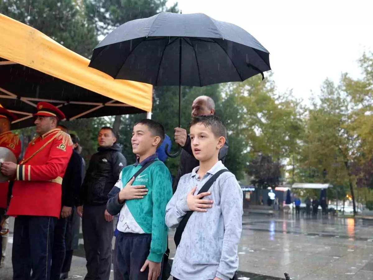 polis minikleri yagmurdan korudu iZnxWXaT.jpg