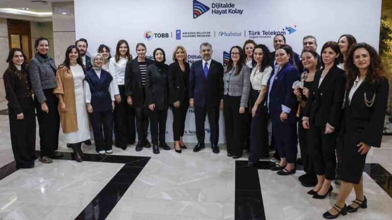 turk-telekomun-dijitalde-hayat-kolay-projesinde-50-bin-kadina-destek-saglandi-wcTfM6hE.jpg