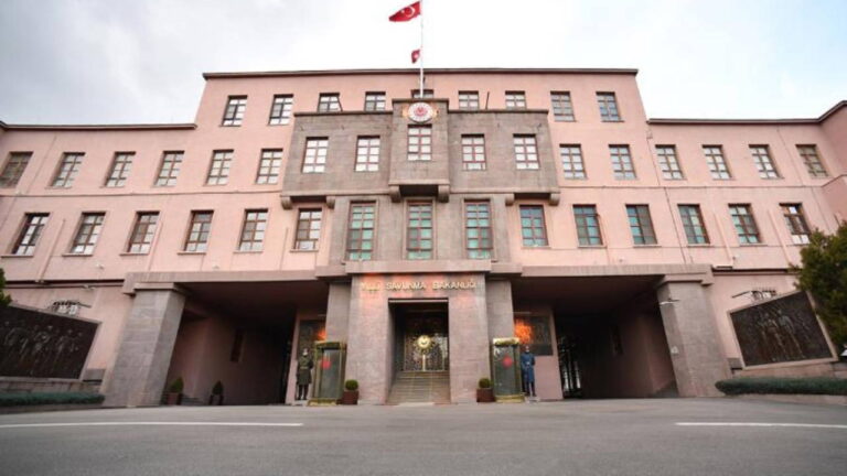 merkeze-cekilmek-ne-demek-kamu-gorevinde-kimler-neden-merkeze-cekilir-BRhGOhqF