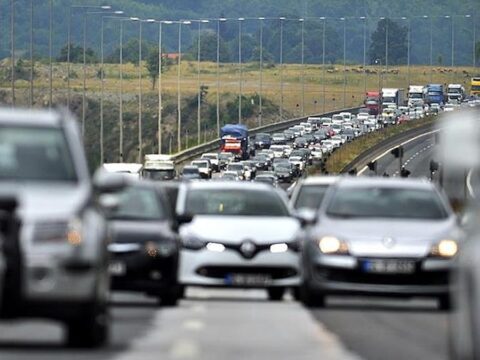 Bu trafik levhasini gorup serit degistirmeyen yandi cezasi var pFDsrx6a