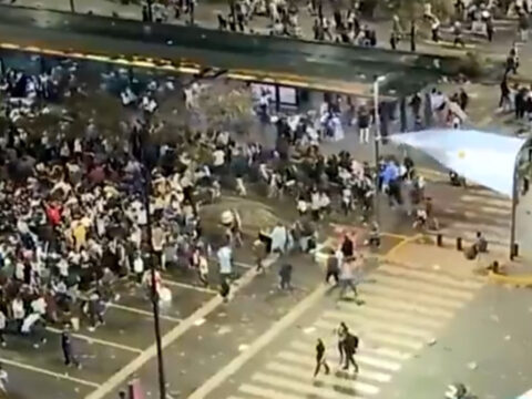 Dunya kupasi finalini ispanyaya kaybeden arjantinde baskent karisti evrcBRwu
