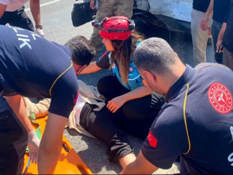 Otomobil yolcu minibusune arkadan carpti 12 yarali var EdisQ8QV